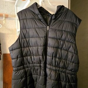 Black puffer vest size 1xl